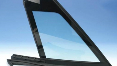 TRIANGULAR GLASS